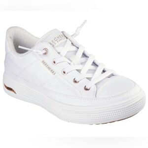 NEW IN BOX- Skechers Arch Fit Arcade - Meet Ya There Women’s Size: 7